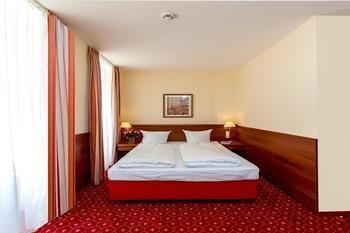 & Zarenhof Friedrichshain 3* Berlino